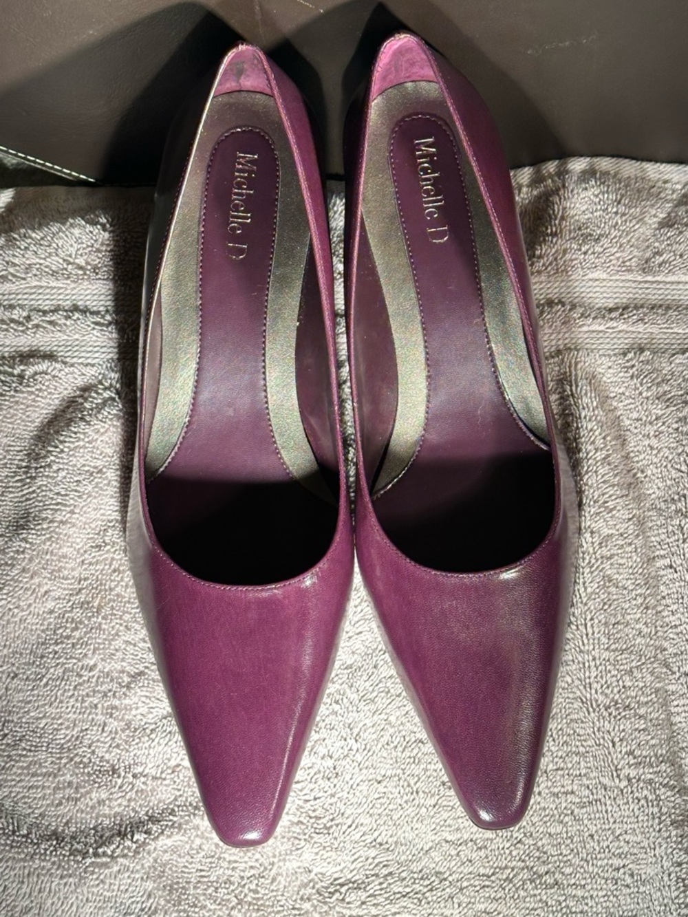 Michelle D Burgundy 8.5 “Lucky”  Pointed-Toe Women's low heel Pumps